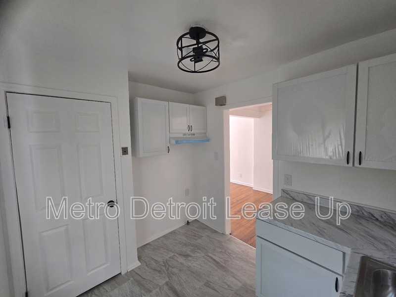 15734 Meyers Rd #1 - Photo 4 of 11