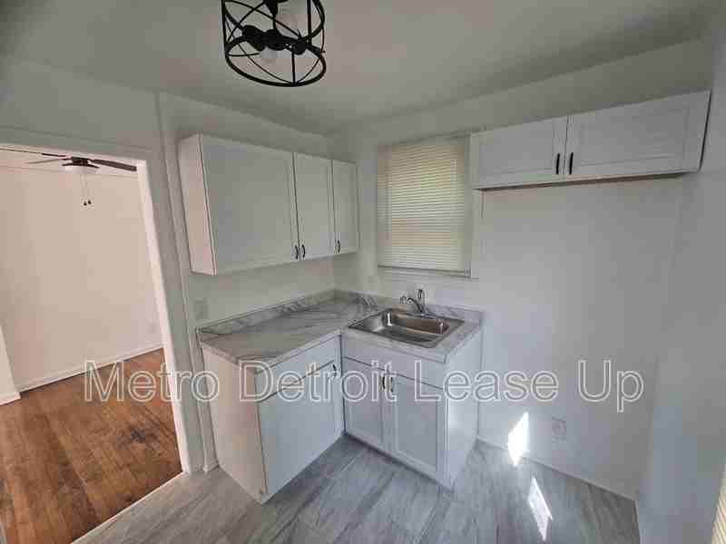 15734 Meyers Rd #1 - Photo 5 of 11
