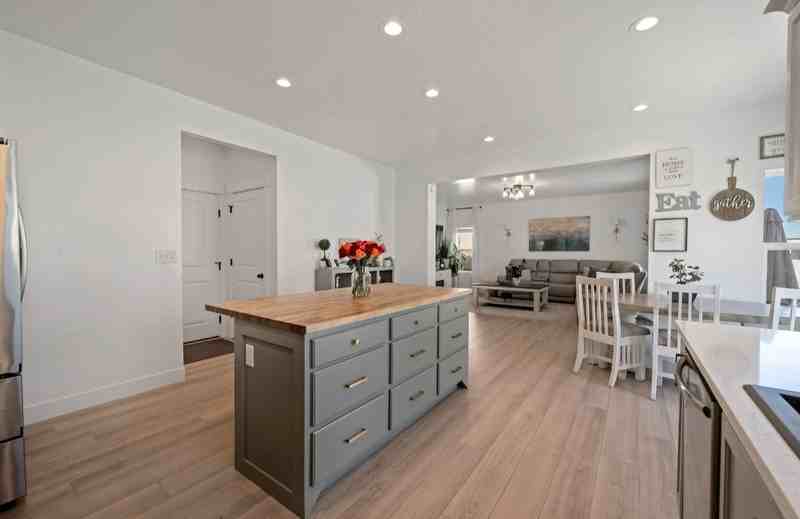 746 W Walnut Bark Ln - Photo 6 of 17
