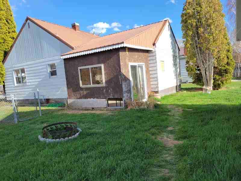 229 S 8th St - Photo 2 of 24