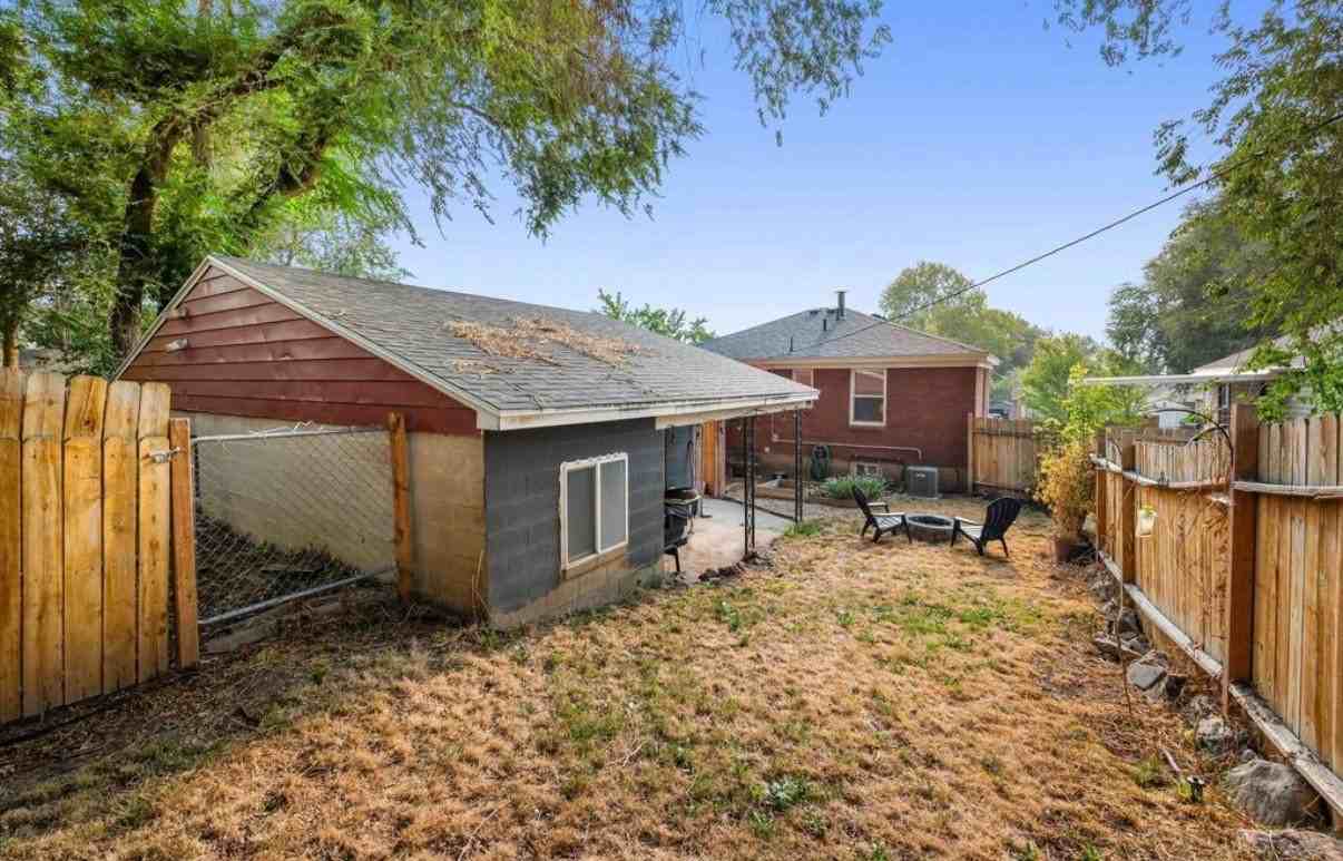 2216 Polk Ave - Photo 2 of 8
