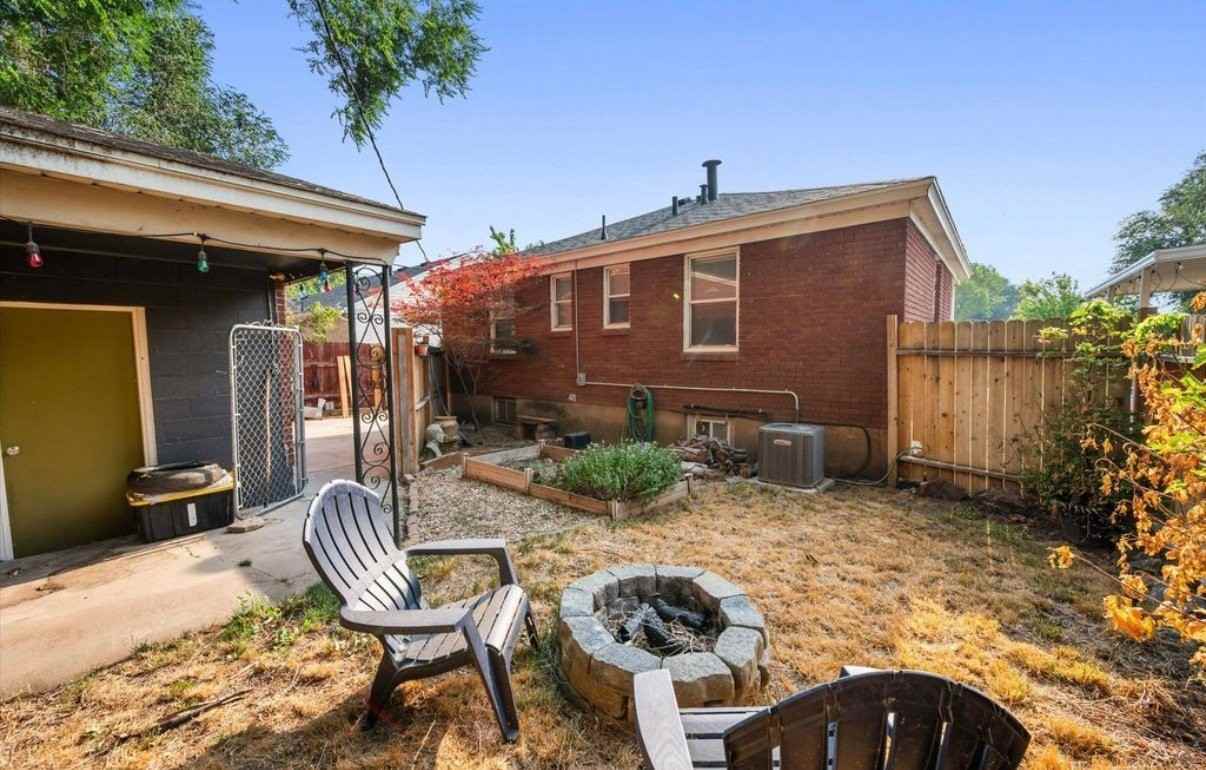 2216 Polk Ave - Photo 3 of 8