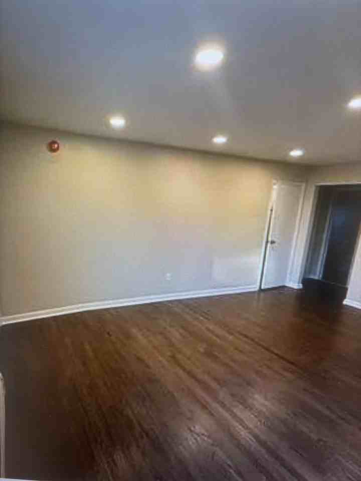 122 Elmwood Ave #4 - Photo 3 of 6