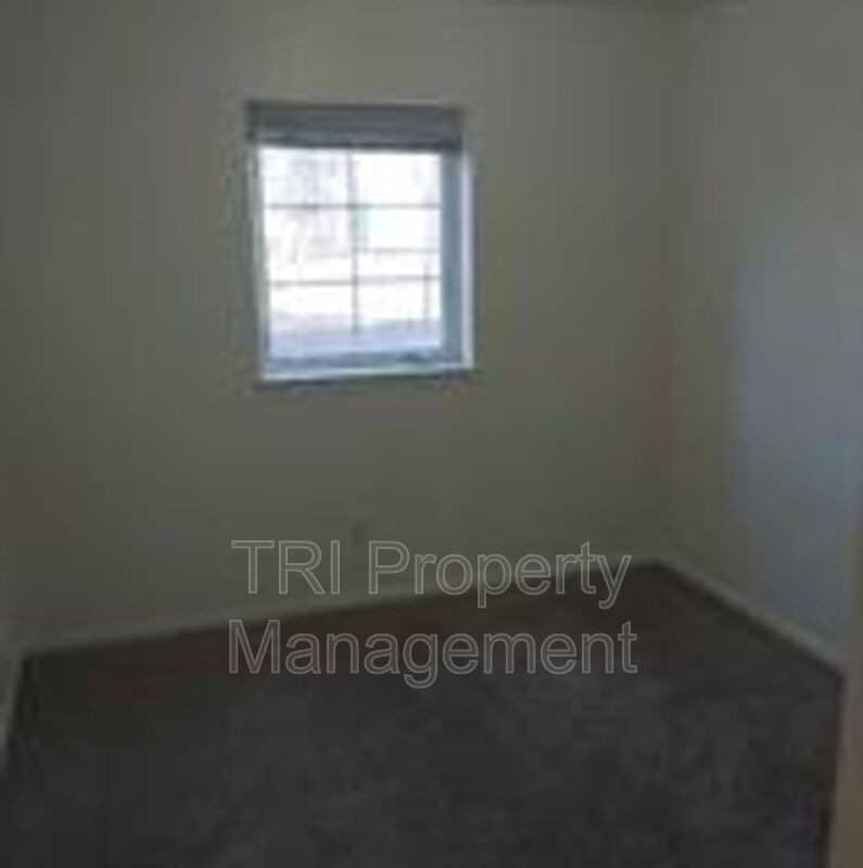 2551 W 24th St #B1 - Photo 4 of 19