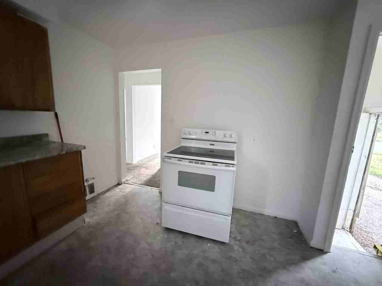 5210 Dupont St #NA - Photo 3 of 20