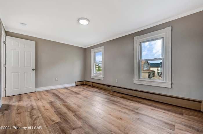 12 Mack St - Photo 4 of 16