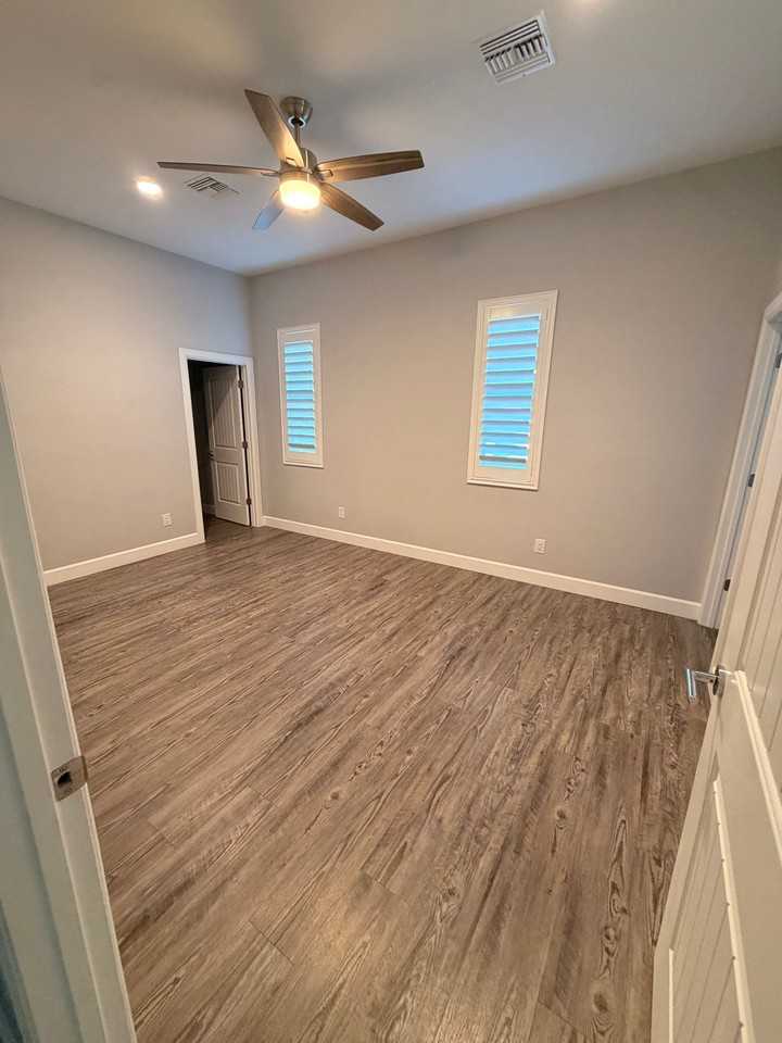661 S Orange Ave - Photo 2 of 25