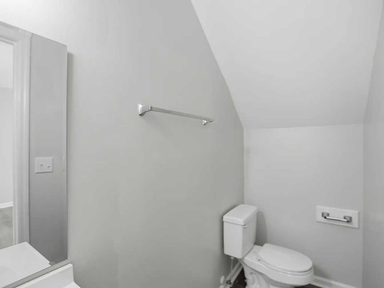 4044 Cedars Pkwy #B - Photo 3 of 10