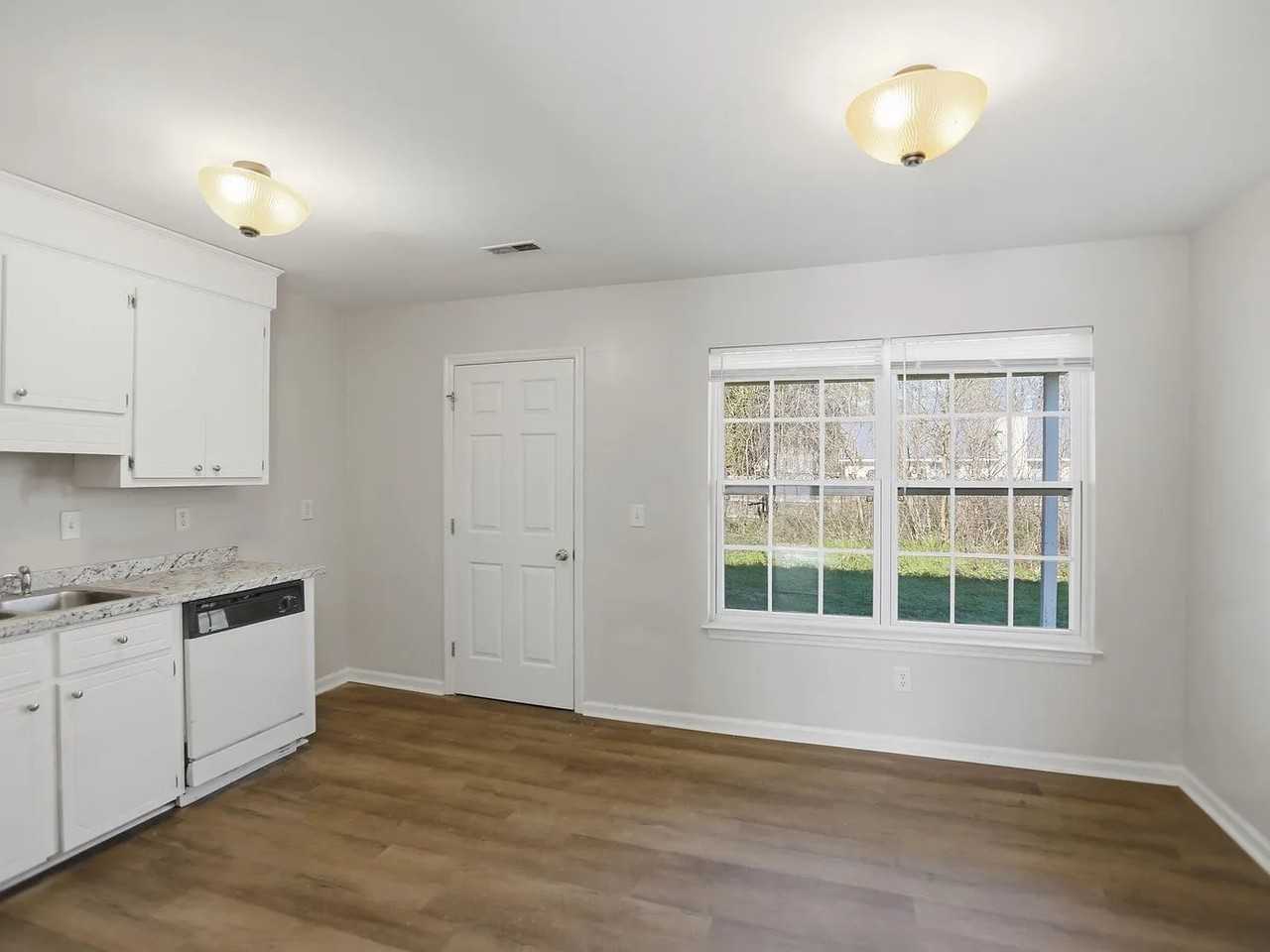 4044 Cedars Pkwy #B - Photo 4 of 10
