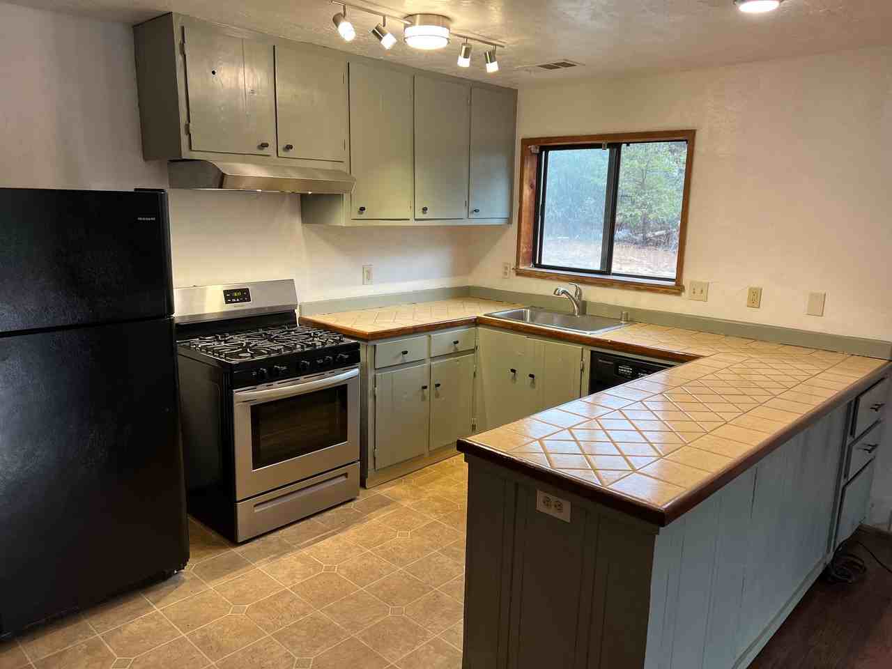 10663 Smith Station Rd - Photo 4 of 20