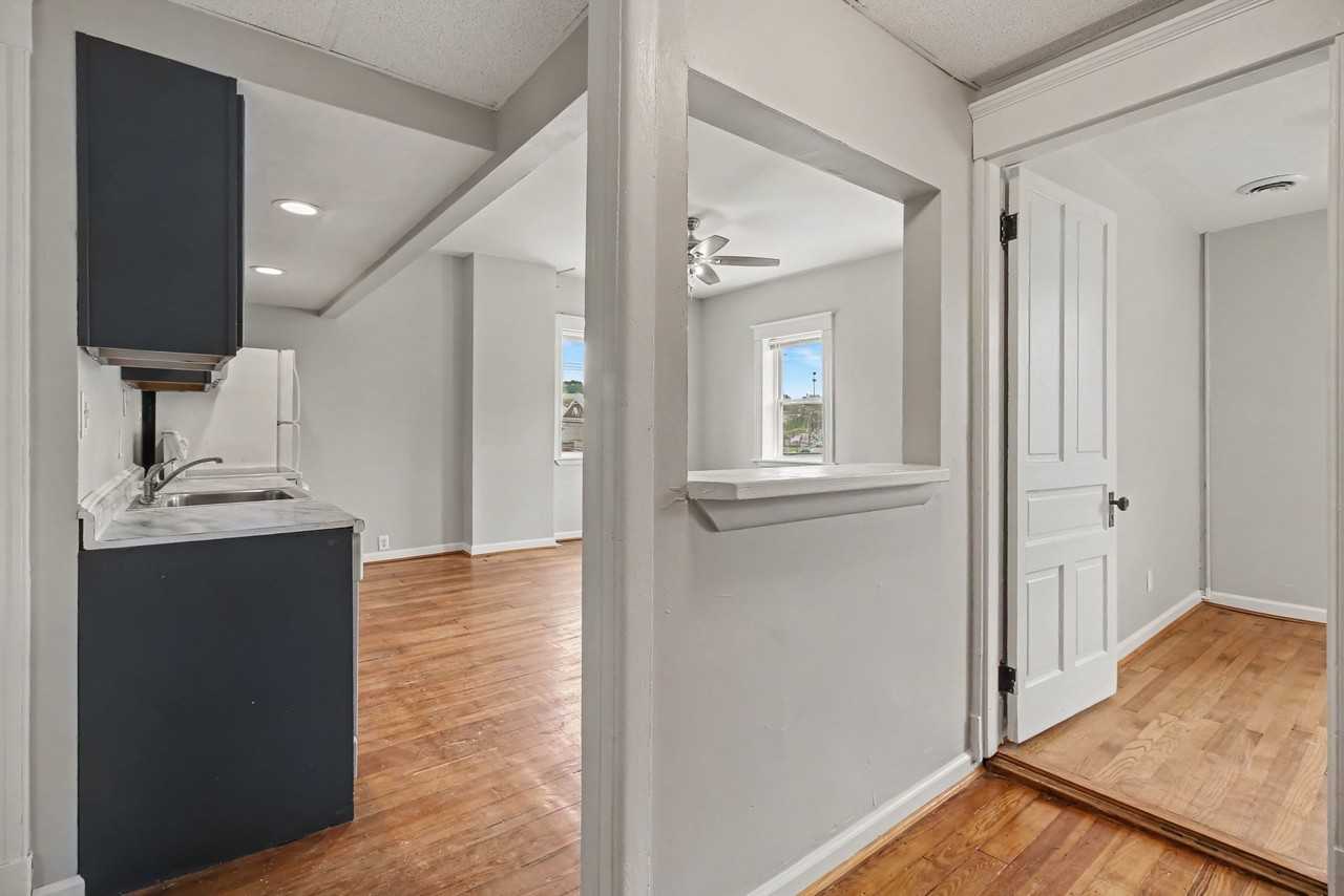 2 W Walnut St #4 - Photo 3 of 14
