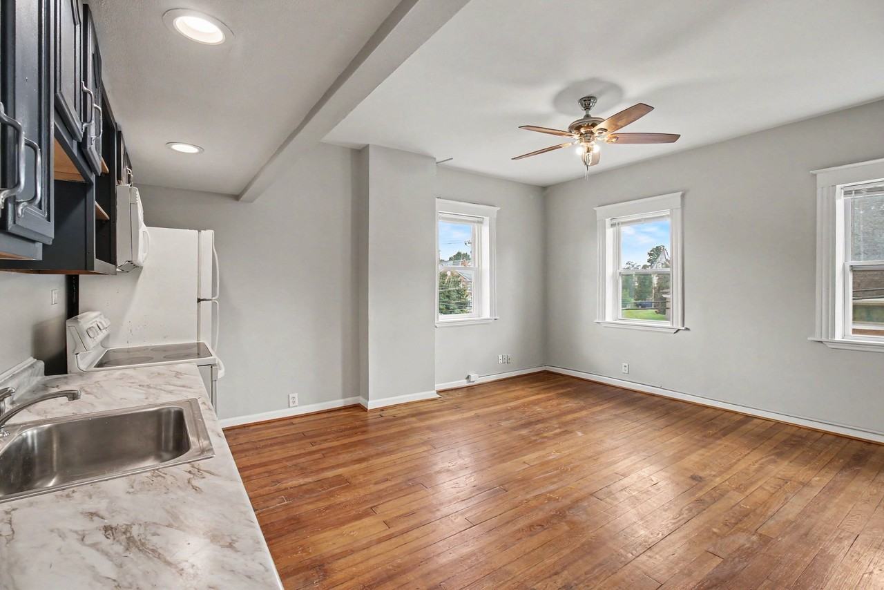 2 W Walnut St #4 - Photo 4 of 14