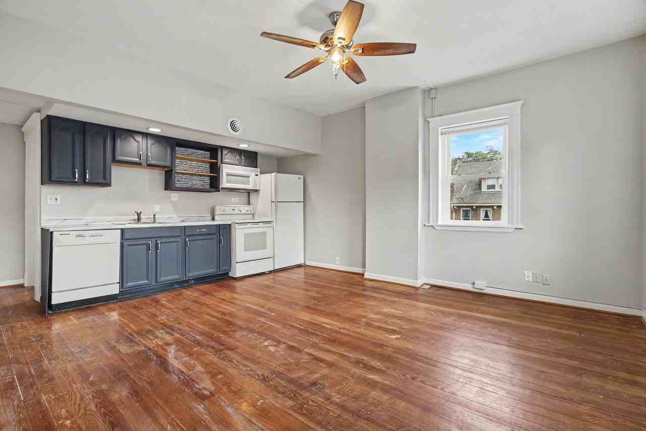 2 W Walnut St #4 - Photo 5 of 14