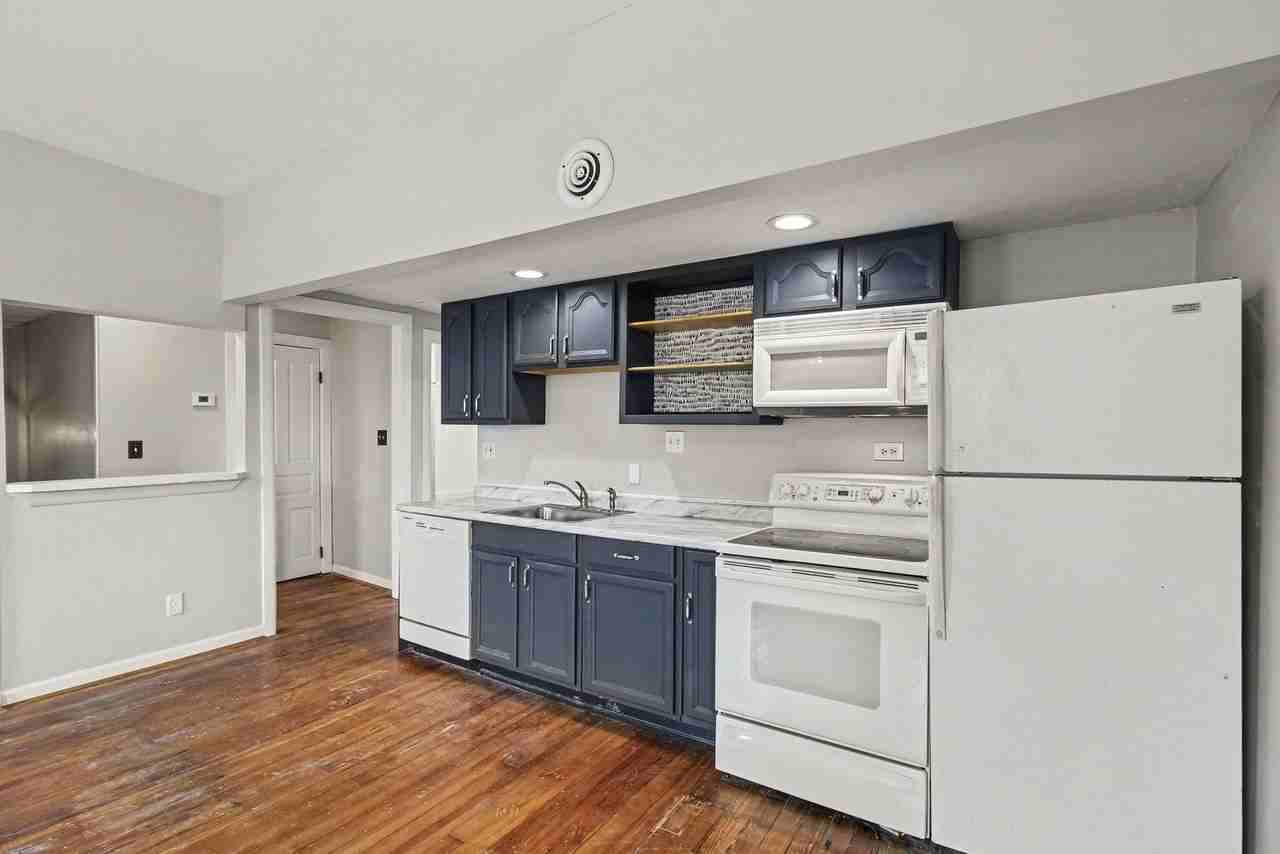 2 W Walnut St #4 - Photo 6 of 14