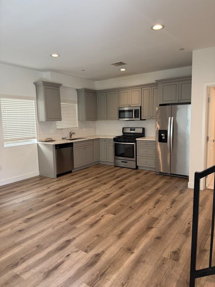 6458 1/2 Balboa Blvd - Photo 2 of 18
