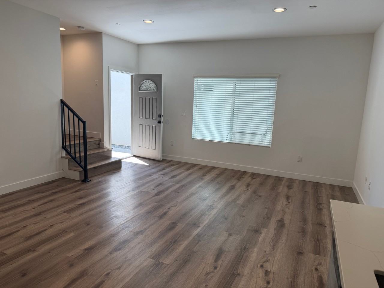 6458 1/2 Balboa Blvd - Photo 3 of 18