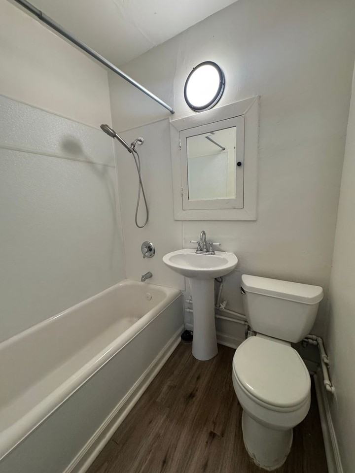 Glen Ellen Apartments - Photo 3 of 9