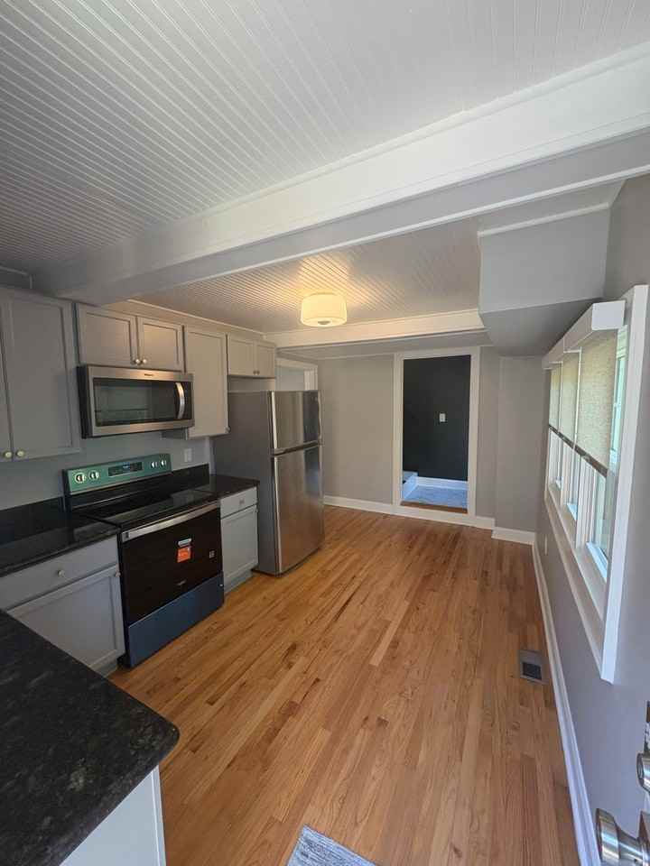1151 Rosedale Dr Ne #B - Photo 3 of 20