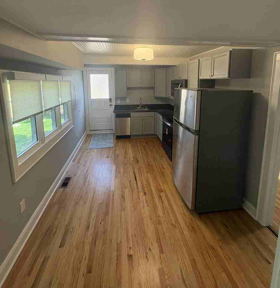 1151 Rosedale Dr Ne #B - Photo 4 of 20