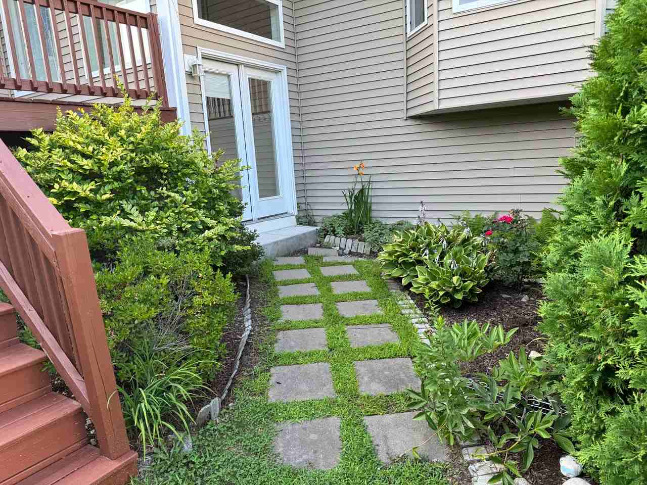 6 Queen Isabella Way - Photo 2 of 8