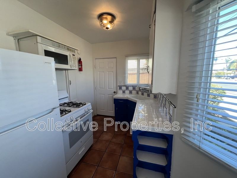 2221 Polk Ave - Photo 2 of 11