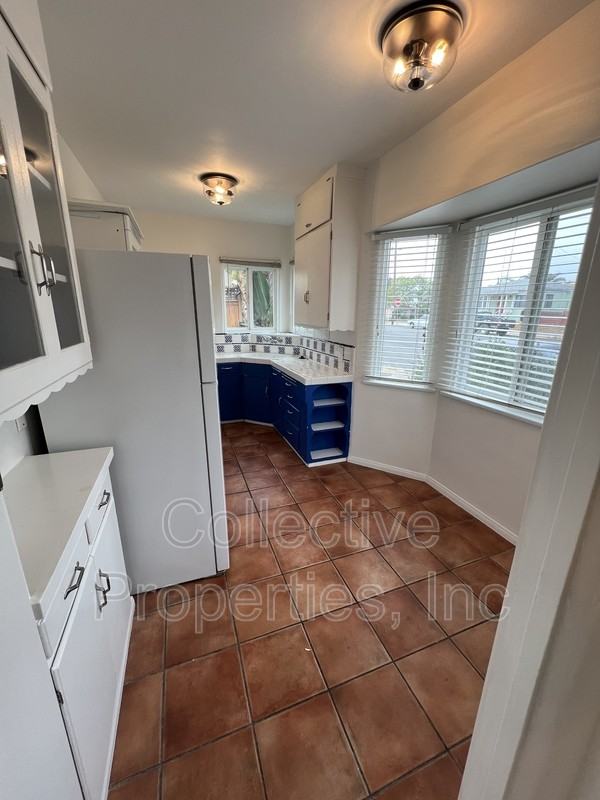 2221 Polk Ave - Photo 3 of 11