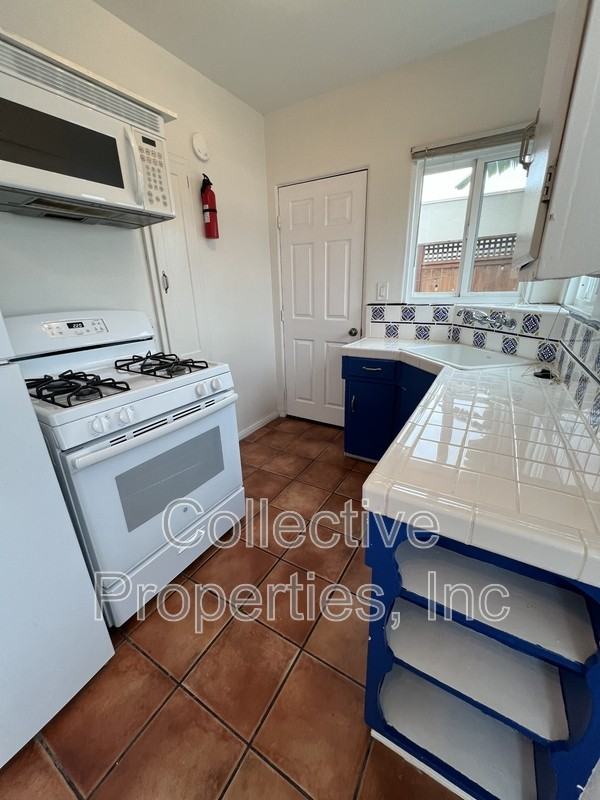 2221 Polk Ave - Photo 4 of 11