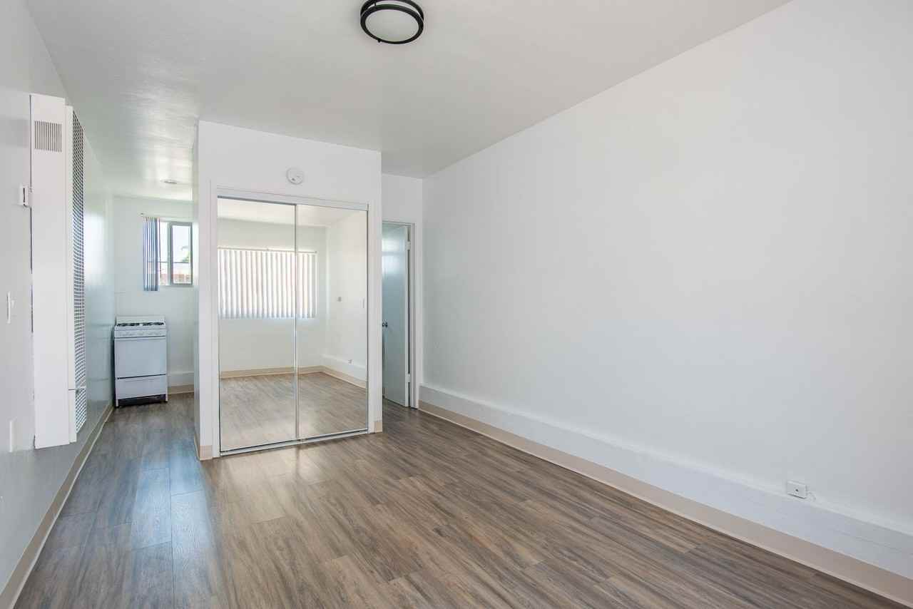 320 G St - Photo 2 of 15
