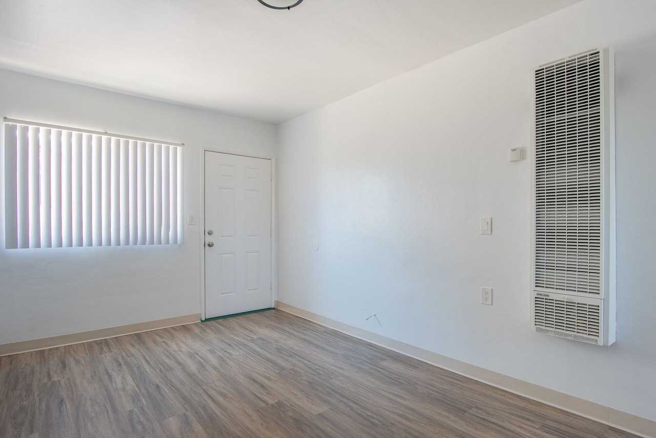 320 G St - Photo 3 of 15