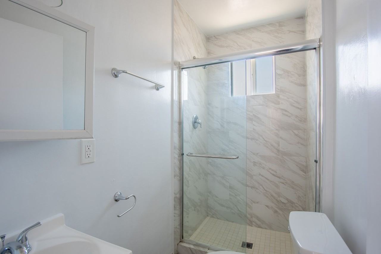 320 G St - Photo 4 of 15
