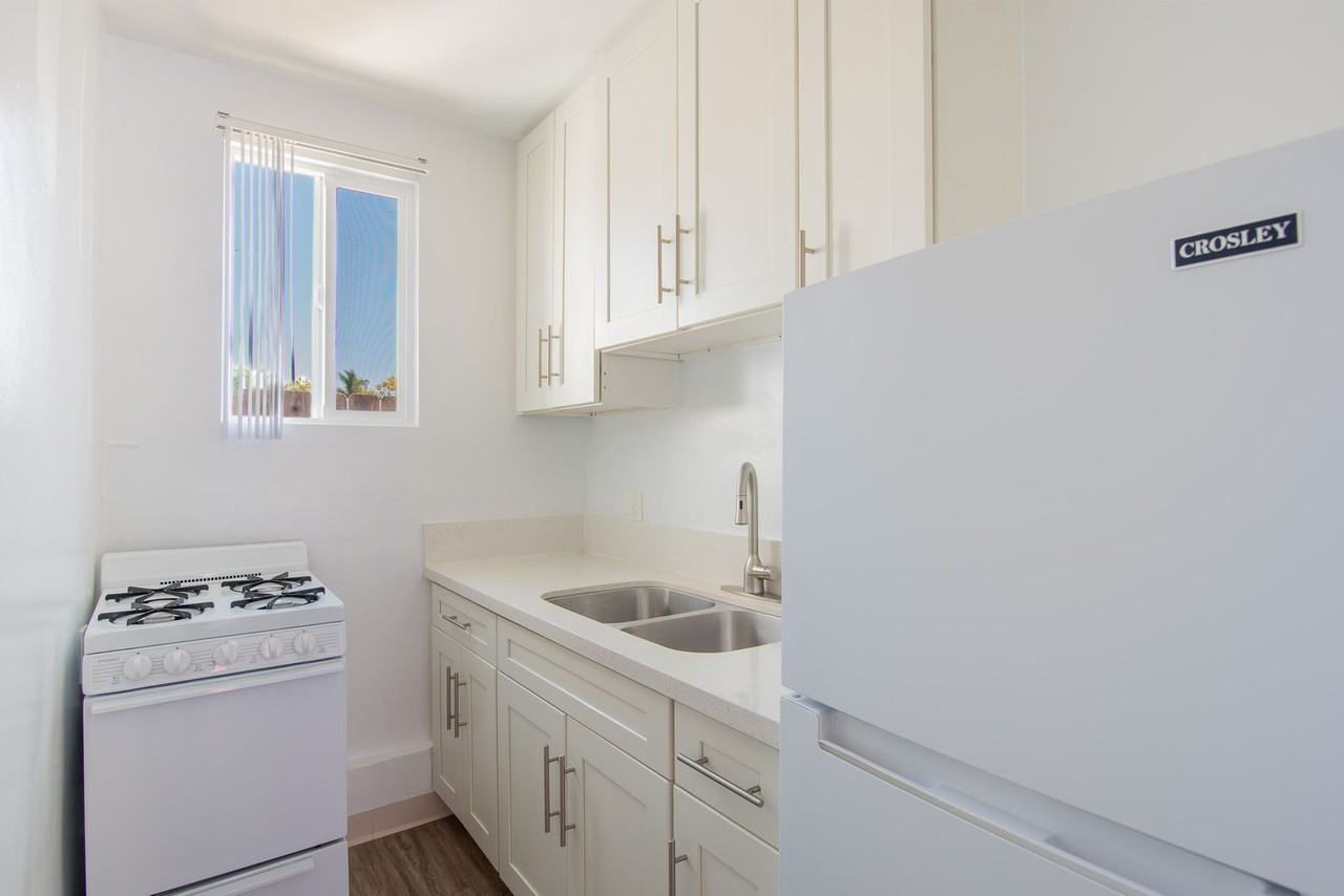 320 G St - Photo 5 of 15