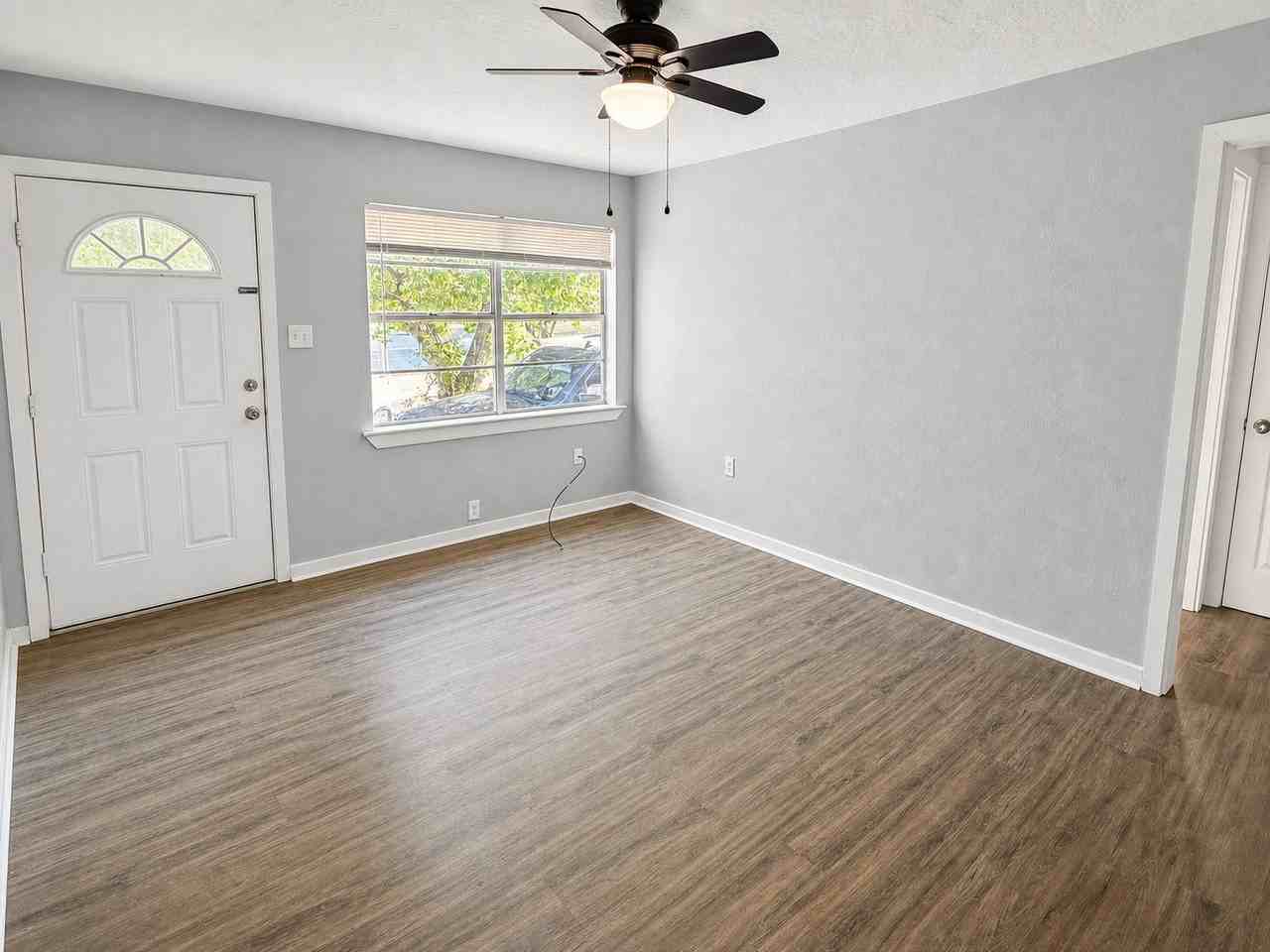 1181 Nw Ozmun Ave #1181 - Photo 3 of 16