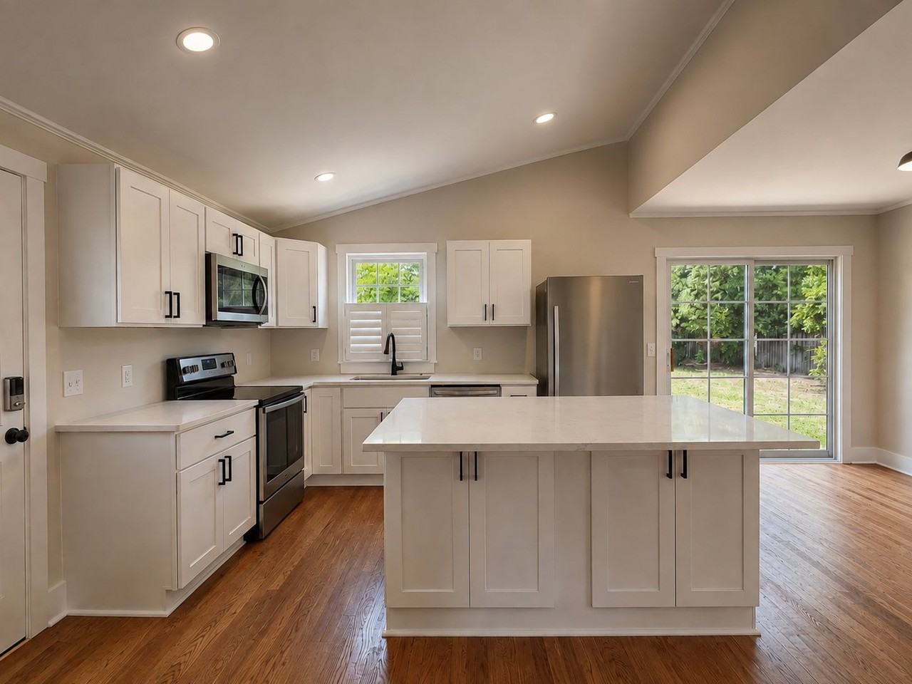 1105 Francis Marion Dr - Photo 2 of 12