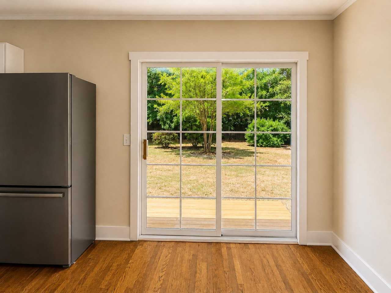 1105 Francis Marion Dr - Photo 4 of 12