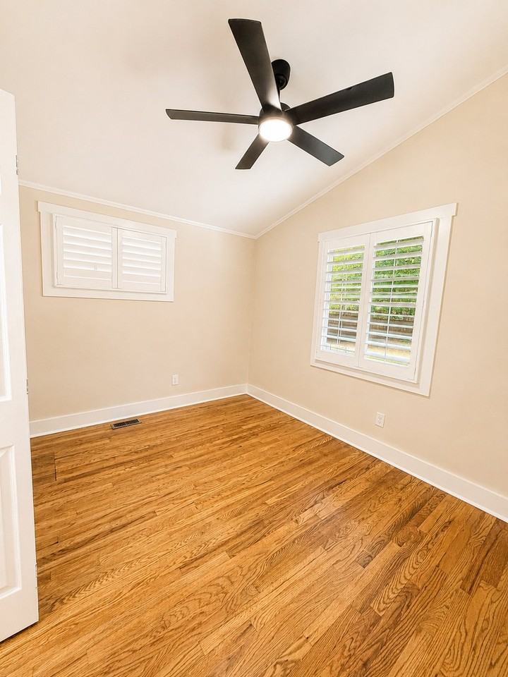 1105 Francis Marion Dr - Photo 7 of 12