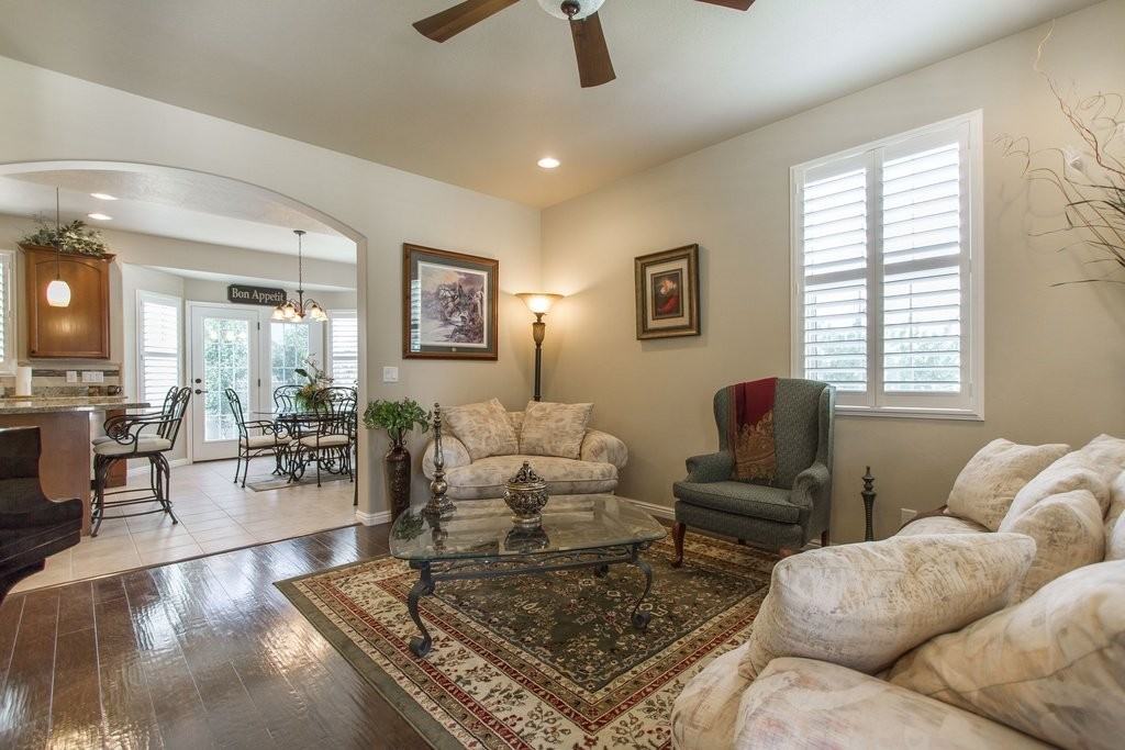 243 E Flicker Dr - Photo 2 of 6
