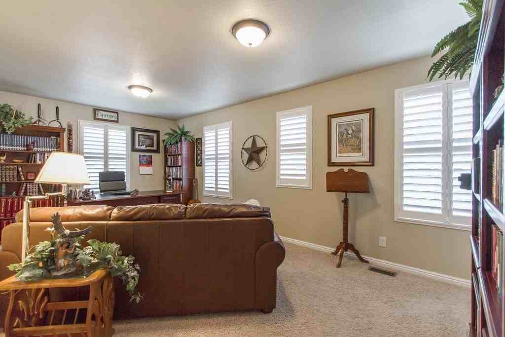 243 E Flicker Dr - Photo 4 of 6