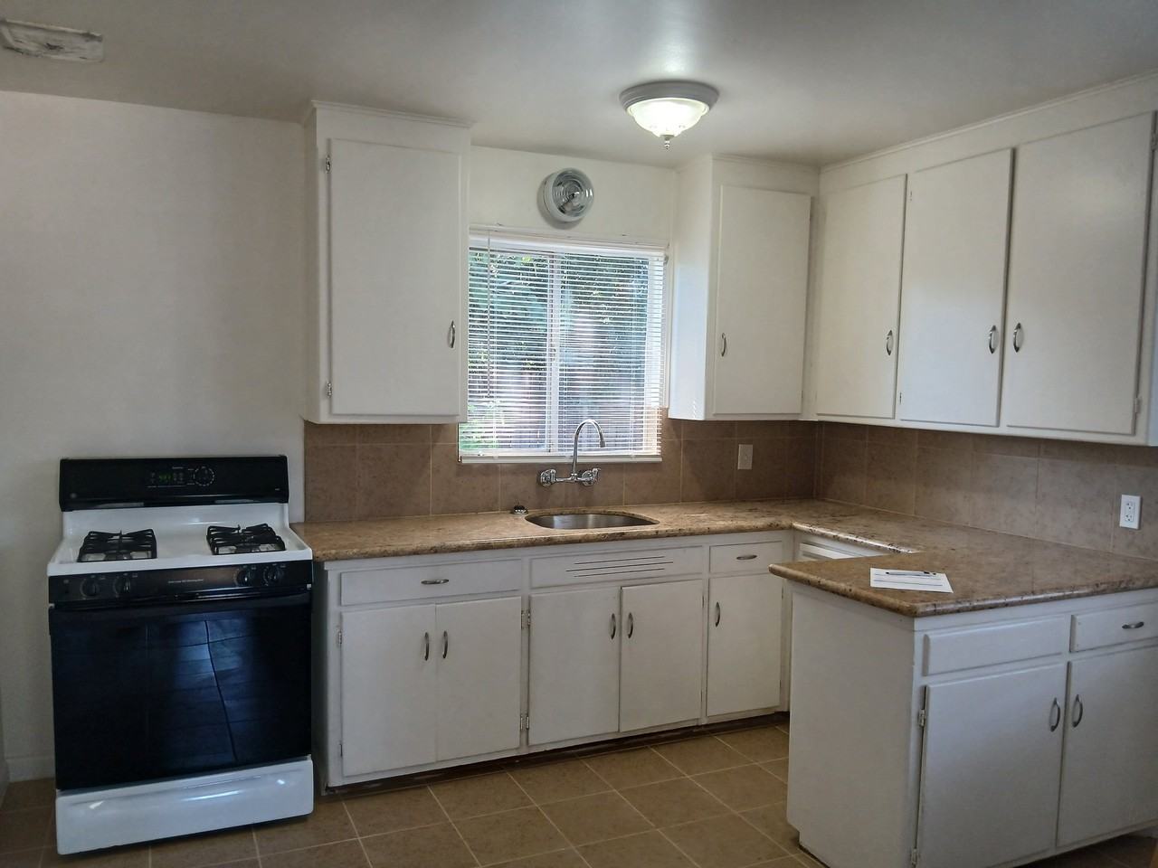 El Terino Ave - Photo 2 of 5
