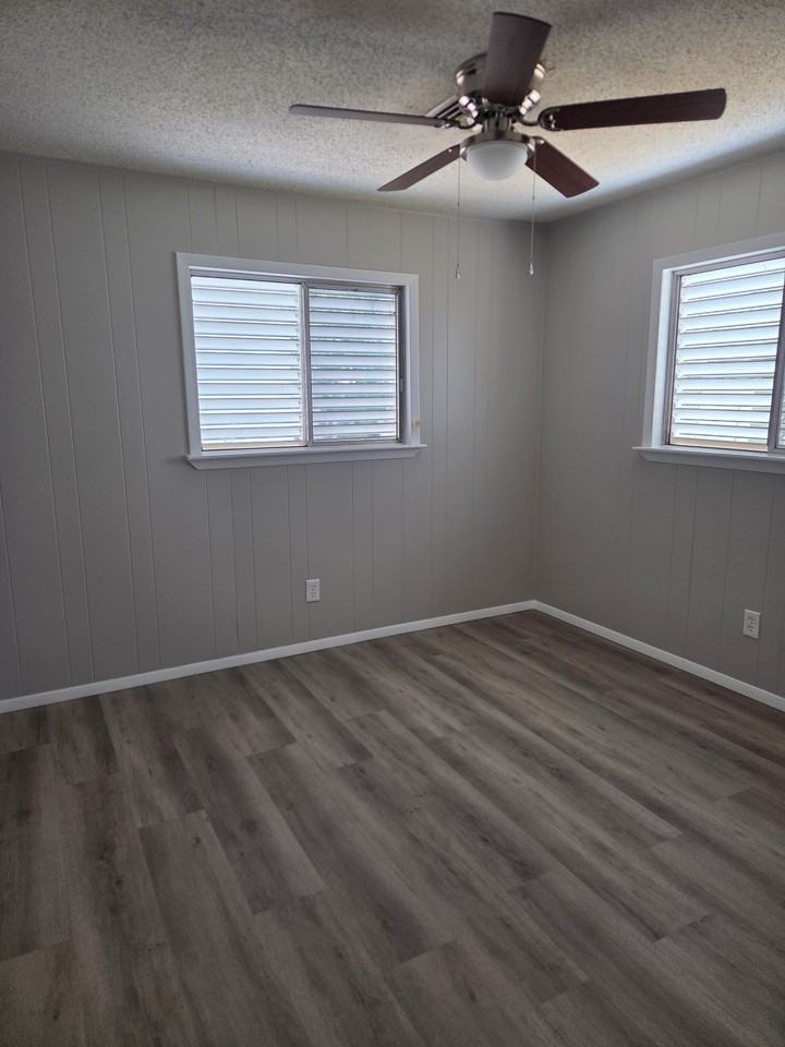 2025 Yale St - Photo 3 of 9