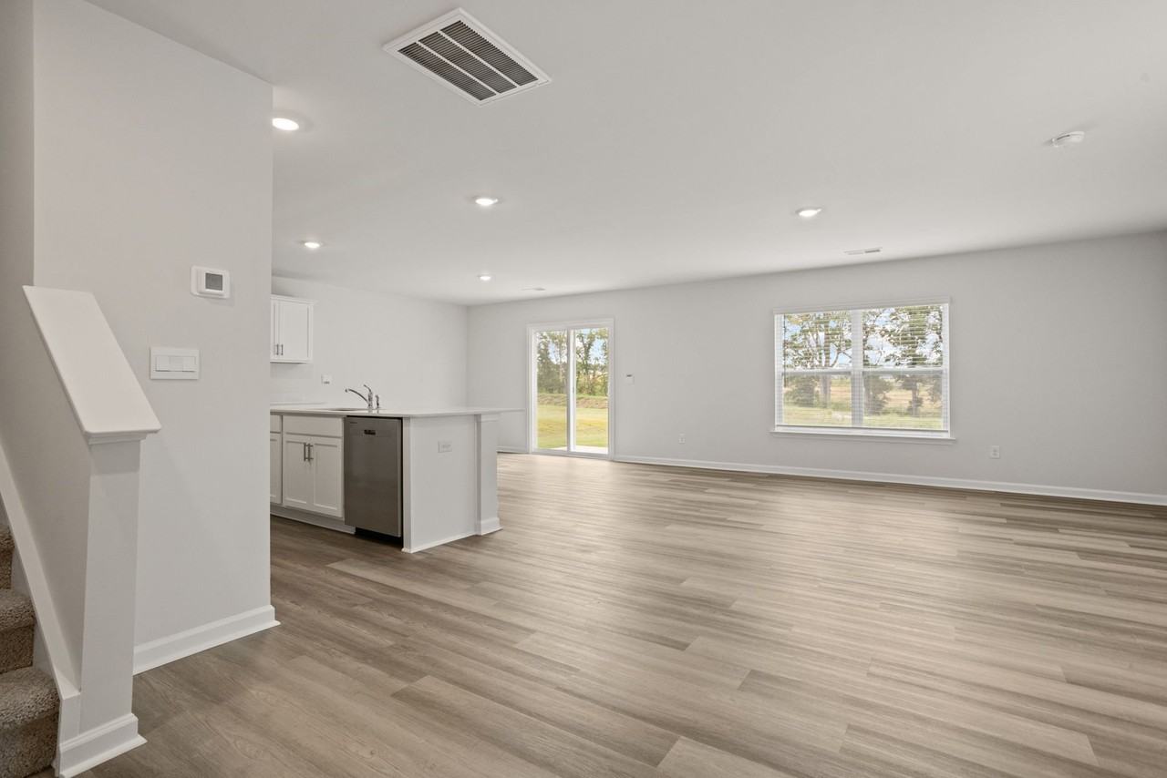 215 Deskin Ln - Photo 2 of 24