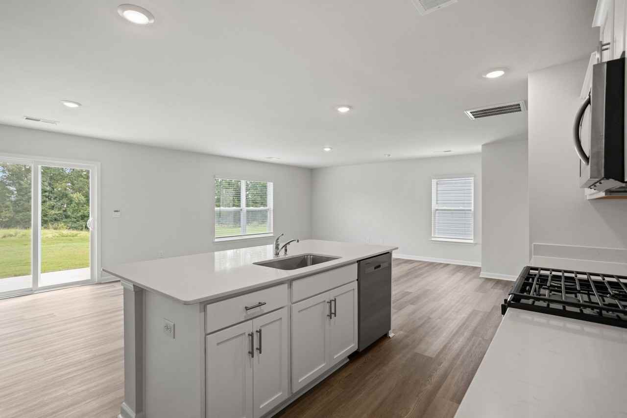 215 Deskin Ln - Photo 7 of 24