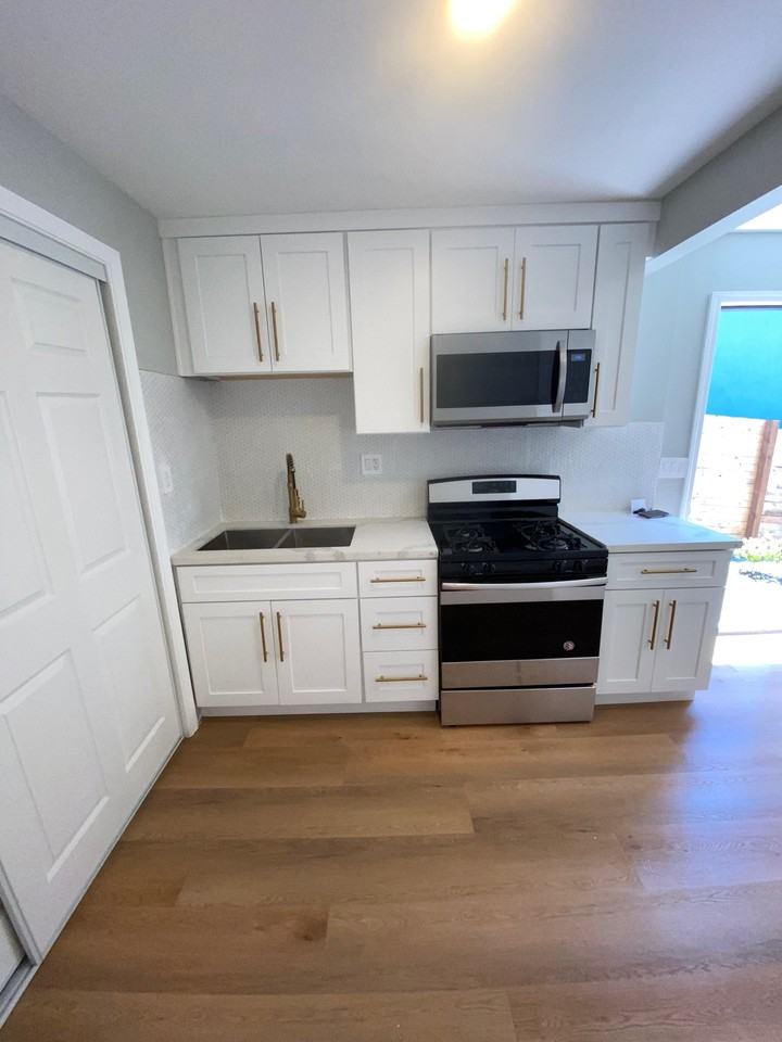 1960 Lansdowne Ave #2 - Photo 4 of 7