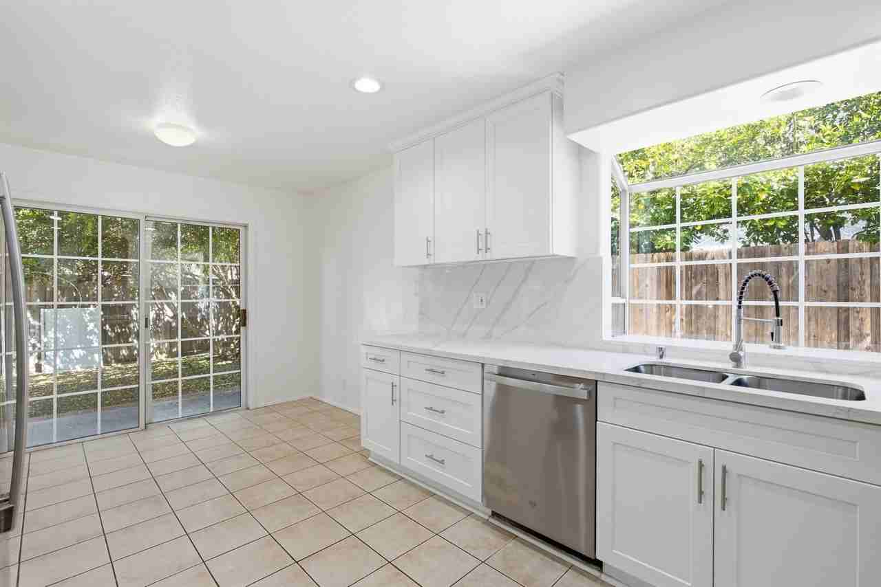 19250 Oxnard St - Photo 7 of 20