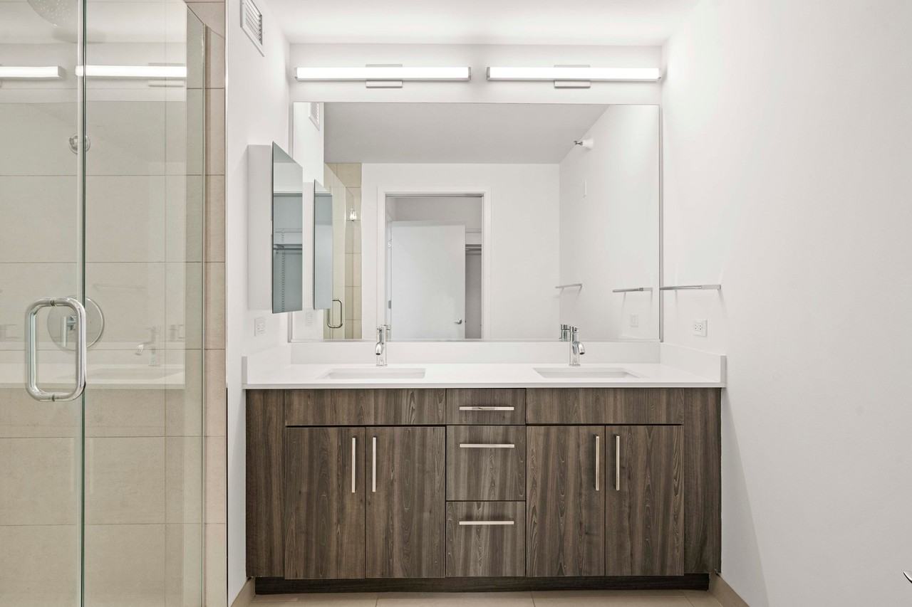 811 S Michigan Ave - Photo 5 of 15