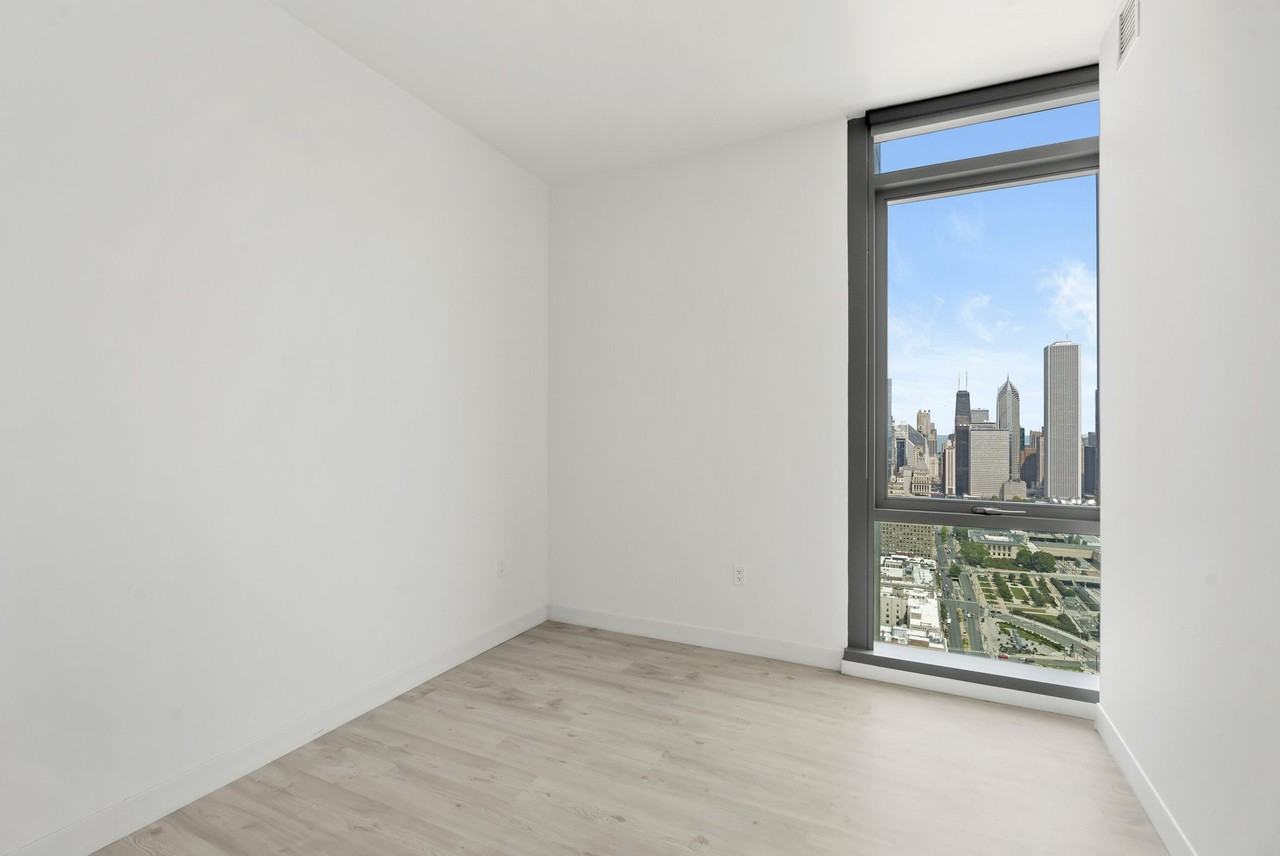 811 S Michigan Ave - Photo 6 of 15