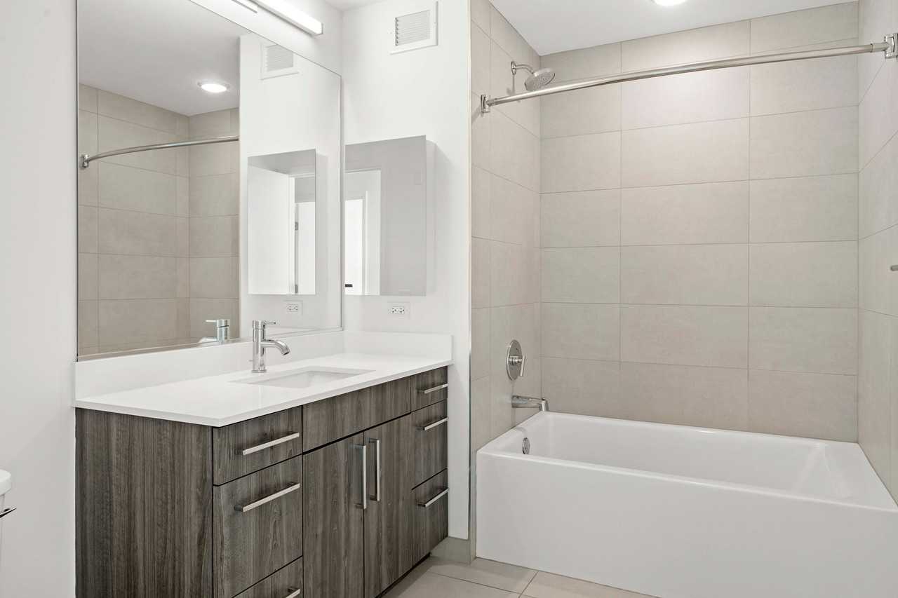 811 S Michigan Ave - Photo 7 of 15