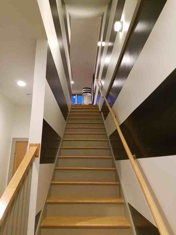 612 Merritt Ave - Photo 3 of 14