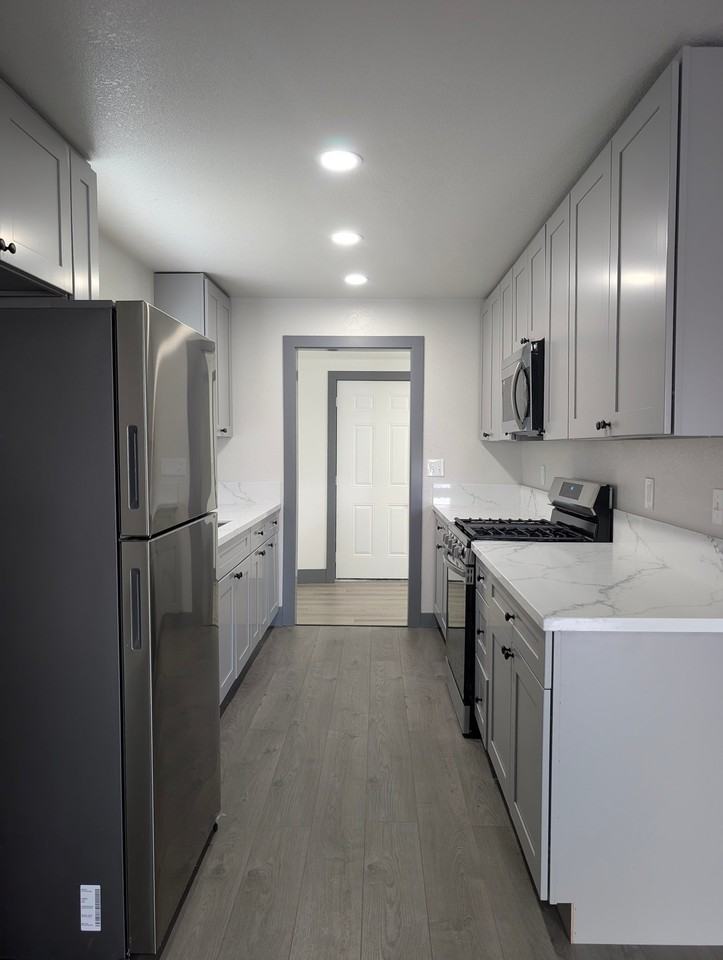1865 Elgin St - Photo 4 of 11