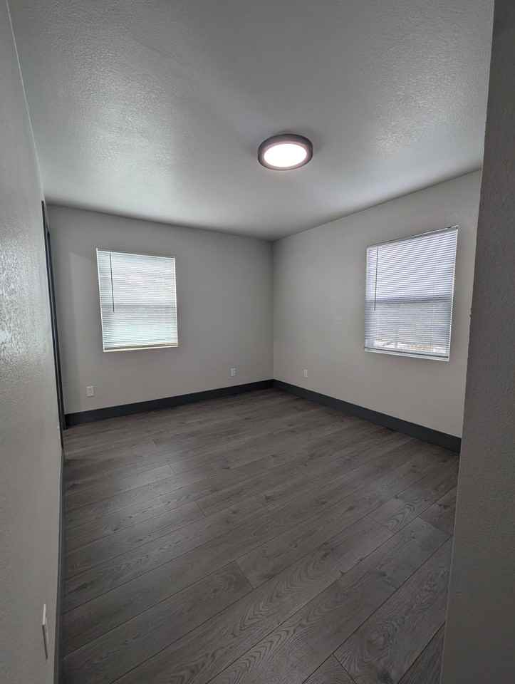 1865 Elgin St - Photo 6 of 11