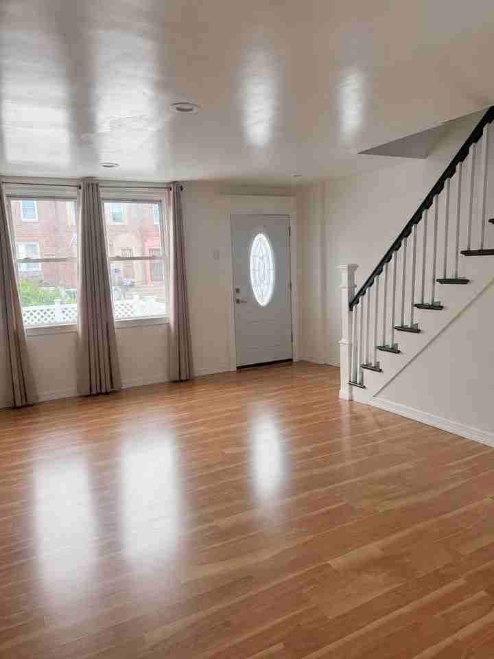 5428 Tackawanna St - Photo 5 of 11